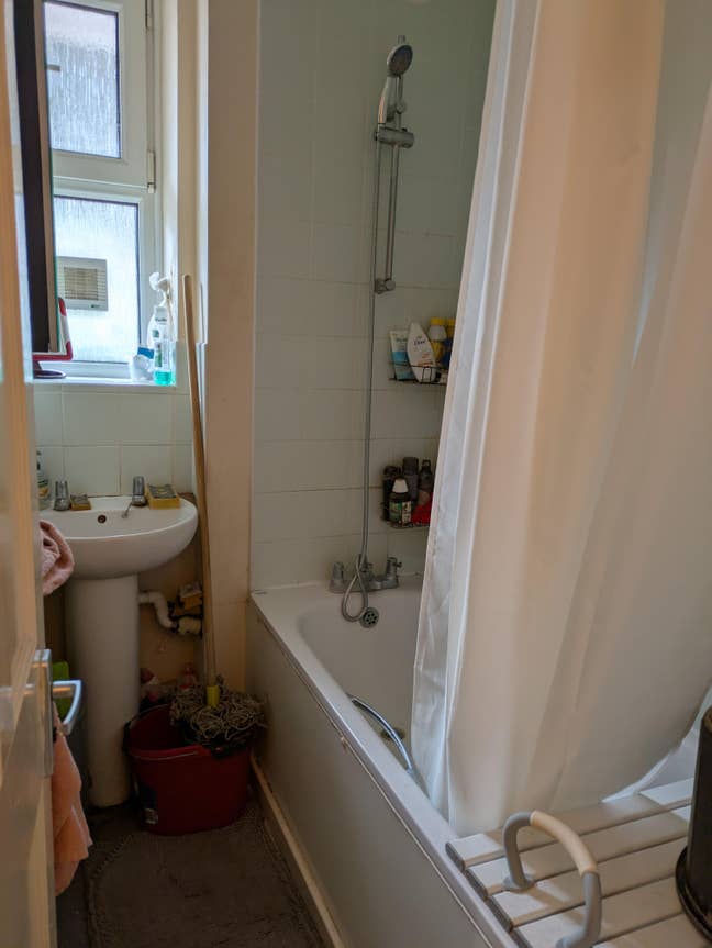 Spareroom avaliable in 2 - bedroom Brixton flat Main Photo
