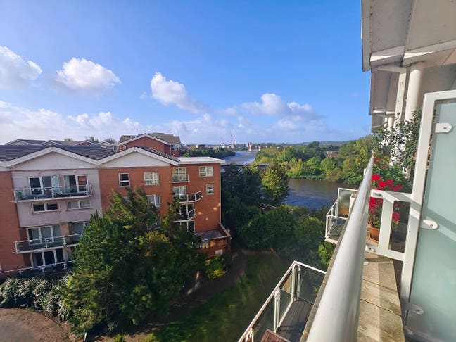 Spacious Double Room in Luxury penthouse Main Photo