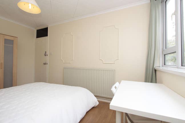 Double Room in E14 | 2 mins to DLR  Main Photo