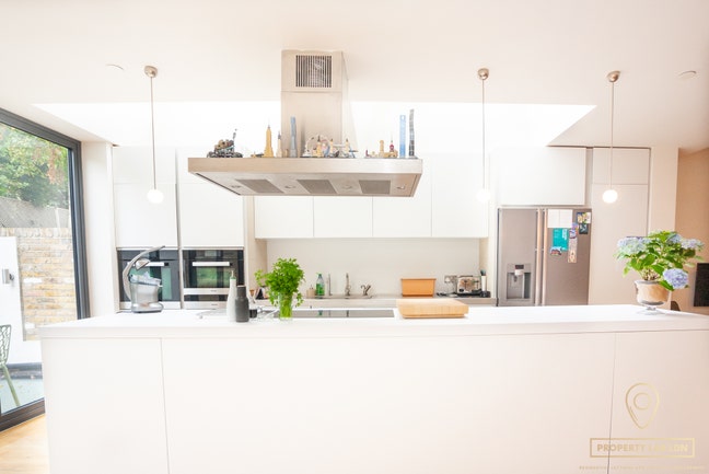 Beautiful en-suite bedroom in Battersea Park Main Photo