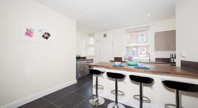 5-bed Professional Houseshare - 6 Hessle Terrace Main Photo