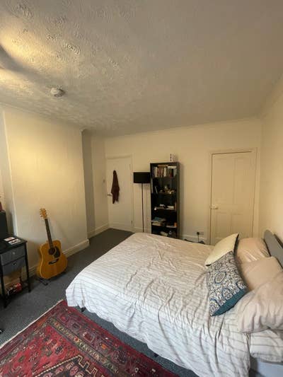 Double room in West End (five minutes from Uni.) Main Photo