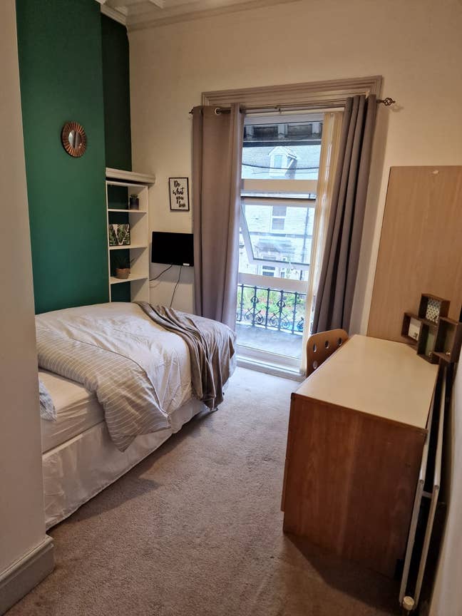 Ensuite Double Room Next to Rvi Main Photo