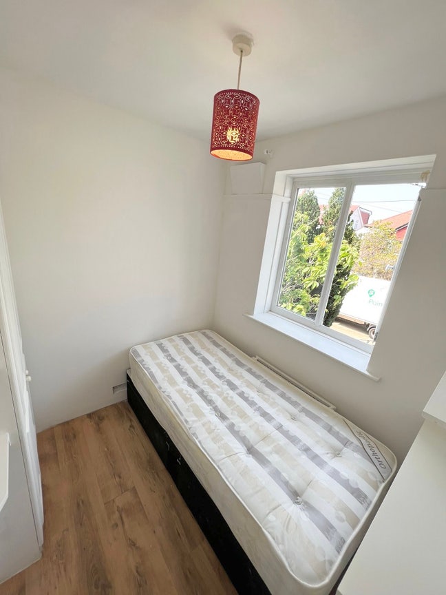 Single Room in South! Main Photo