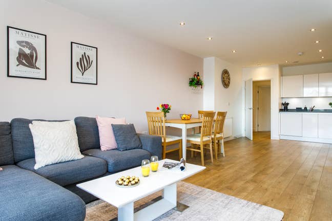 Ensuite + Double rooms 🌟 Riverside with Balcony Main Photo