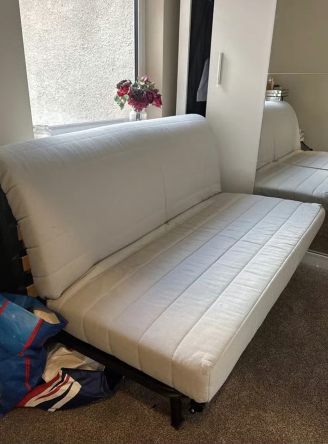 Room share available immediately one bedroom flat Main Photo
