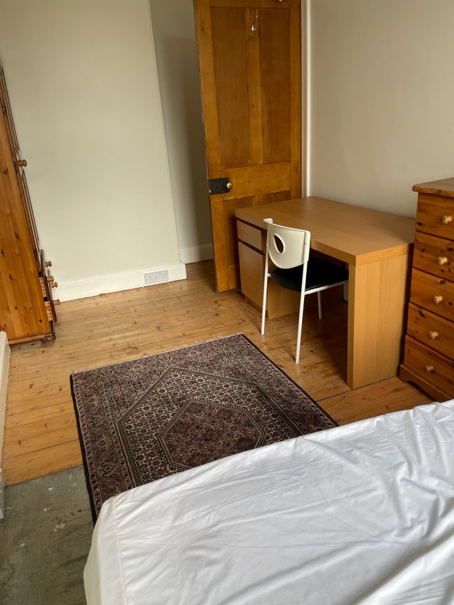 Marchmont 4-bed flat students only Main Photo