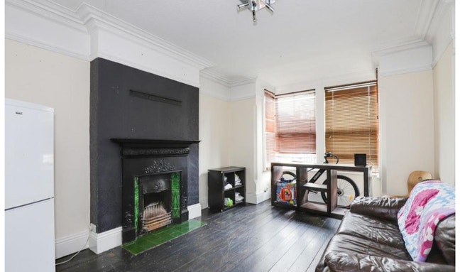 6 bedroom  house to rent Main Photo