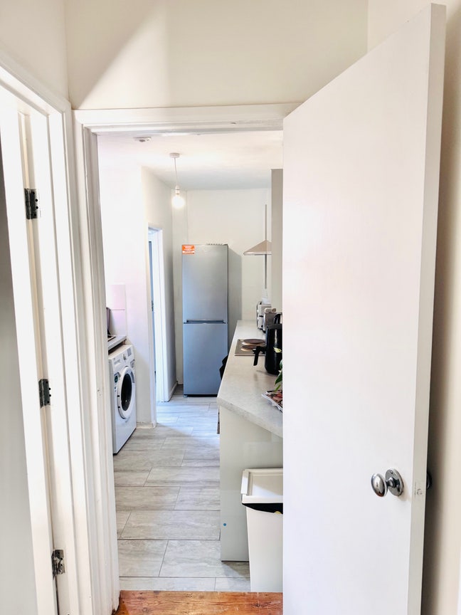Large Double Room in New Clean House  Main Photo