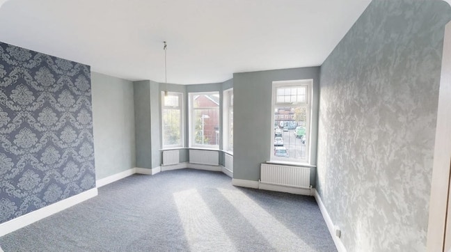 3 bed house Salford, near uni, transport amenities Main Photo