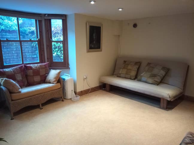 Large sized room North of Jericho Main Photo