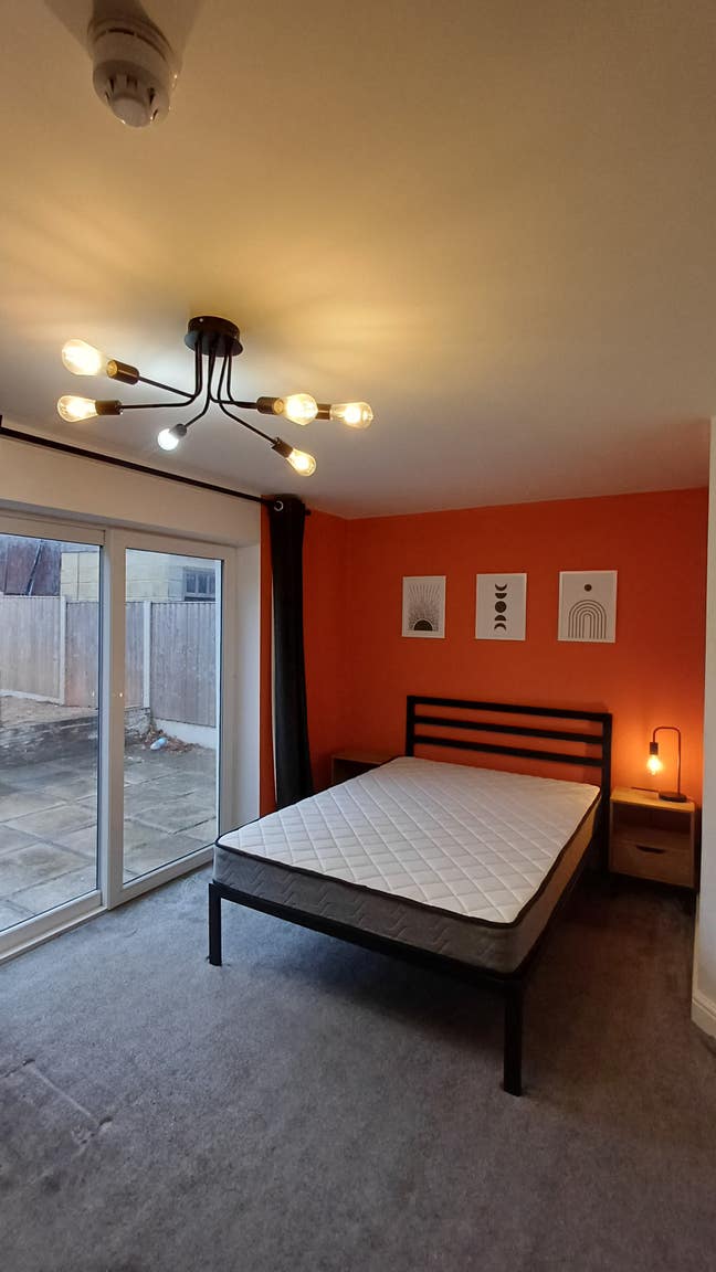 Double En Suite Room - Close to Kingsmill Hospital Main Photo