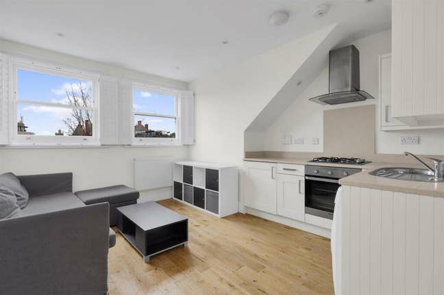 Beautiful Newly Renovated Victorian Flat Main Photo