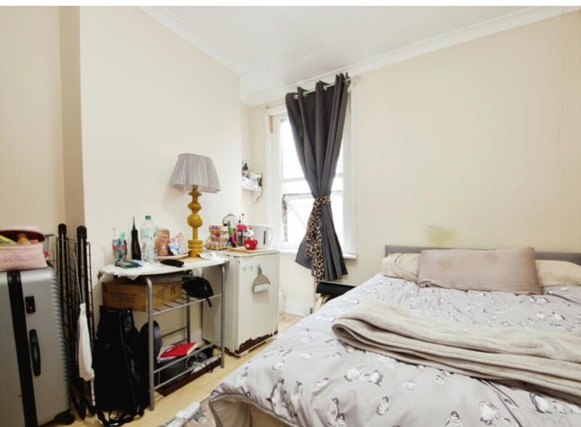 Two Bed Flat E17 Forest Rd 5 mins to Station Main Photo