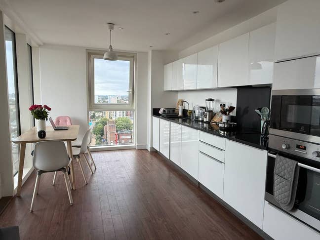 Beautiful Double Bedroom in Surrey Quays Main Photo