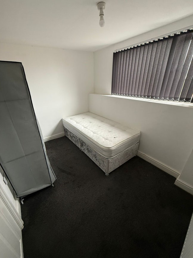 Single Room Available Now in LS12 Main Photo
