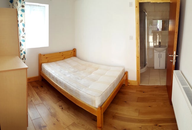 Nice Ensuite Room | Turnpike Lane | Bills Includ Main Photo