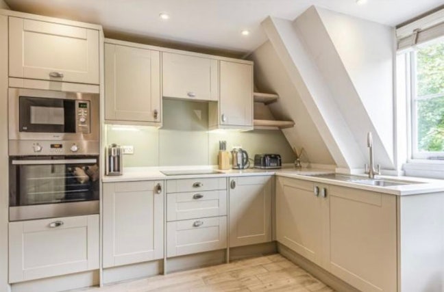 Double room available in flat Main Photo