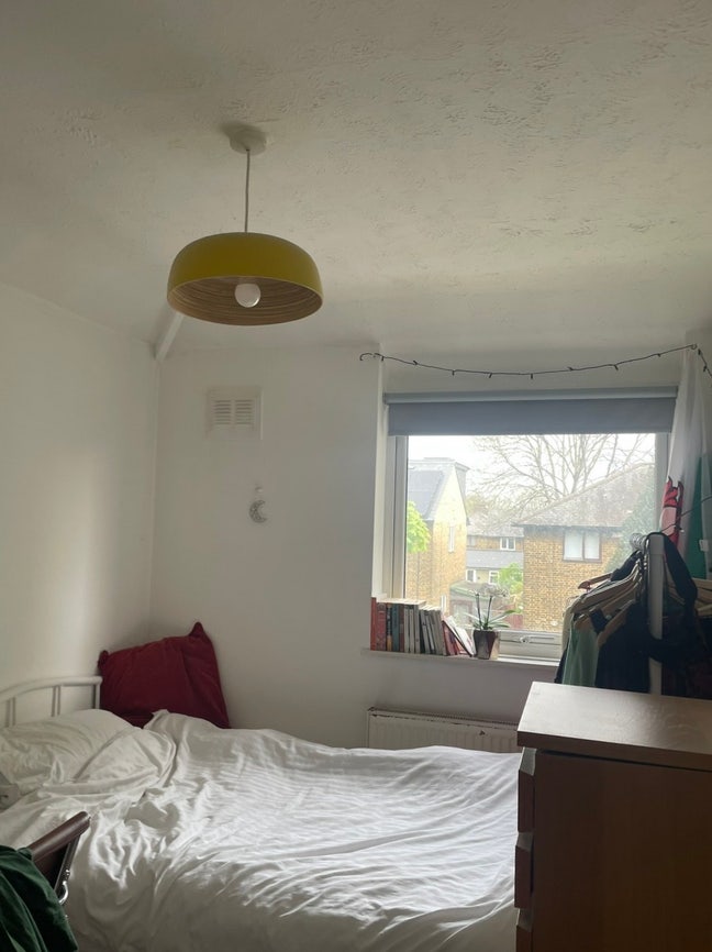 Double Room in clean, modern house with garden  Main Photo