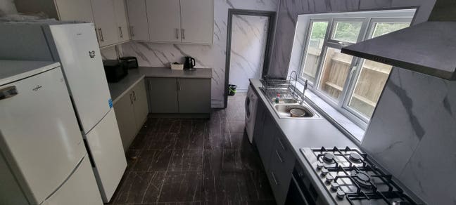 New Refurbished Single & Dbl Rooms Avbl Now WV10  Main Photo