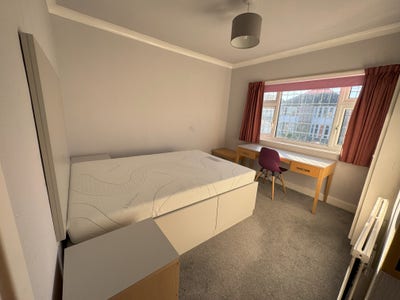 Large double bedroom in houseshare of 3 Main Photo