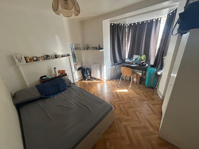 Double room All bills included Near Station  Main Photo