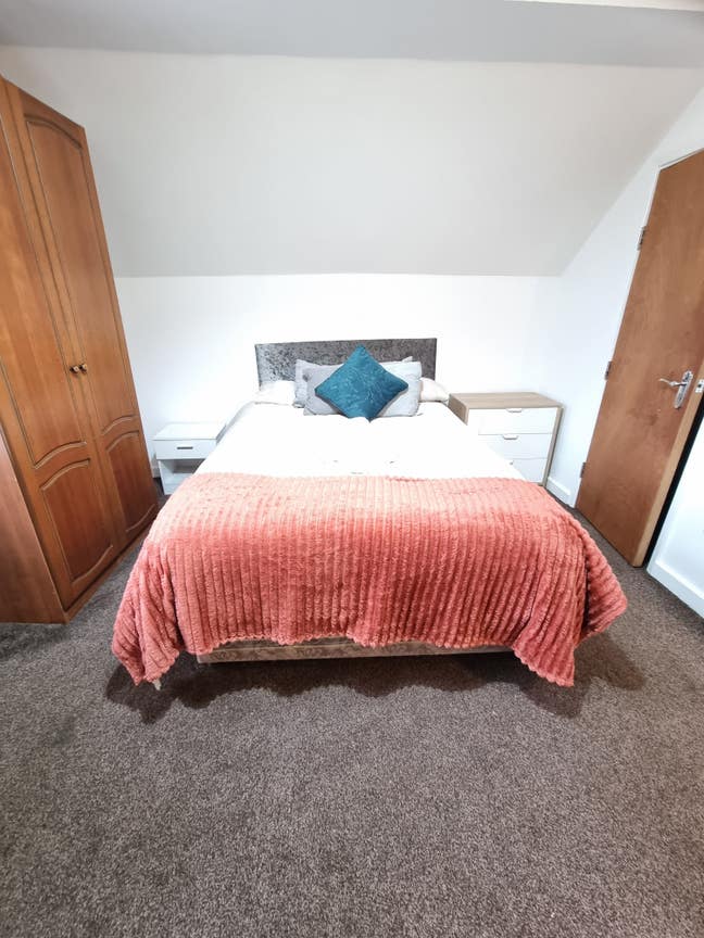 En-Suite Room with Kitchenette Bolton BL1 Main Photo