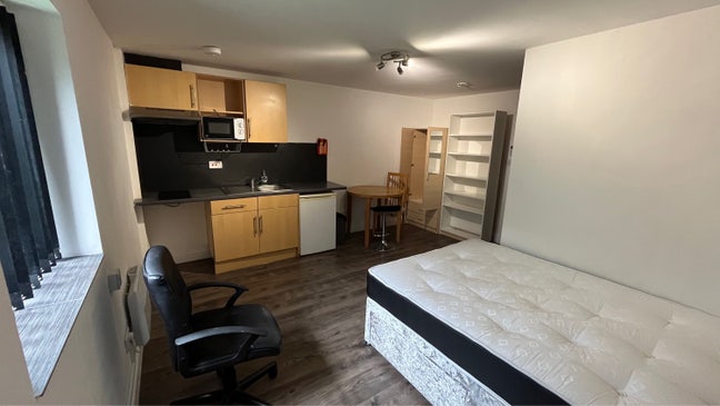 Self contained studio for rent Main Photo