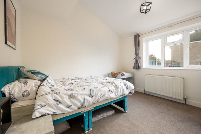 Spacious Room in Cowley! 🏡 (Not Ensuite) Main Photo