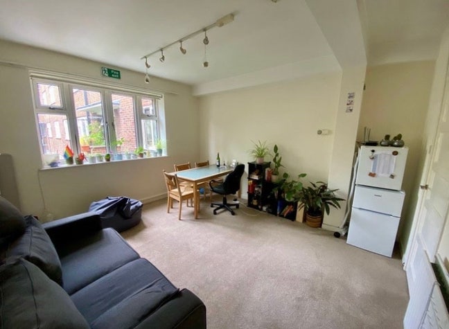 2 Week Sublet Next to Stockwell Tube Late Septembr Main Photo
