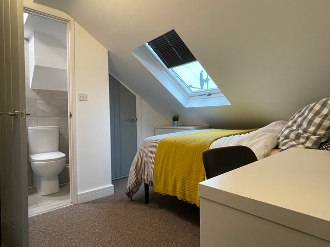 1 x CV1 Double En-Suite - Monks Road Main Photo
