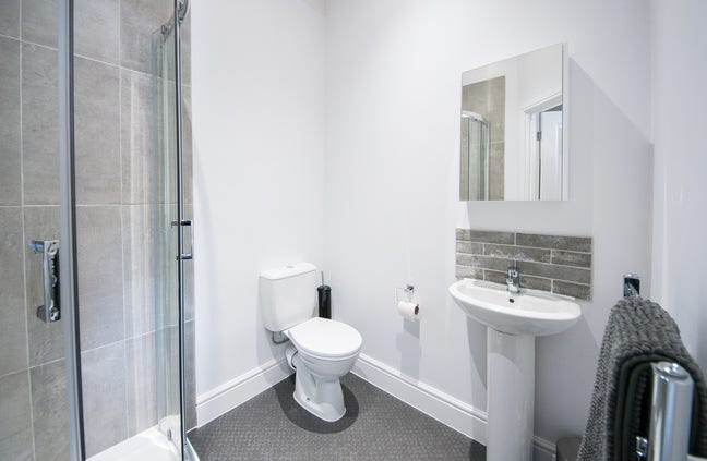 Three Ensuite Rooms - Close to Reading Station Main Photo