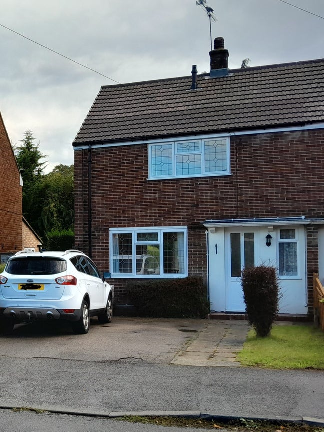 Share 2-bed semi-detached house with one other. Main Photo