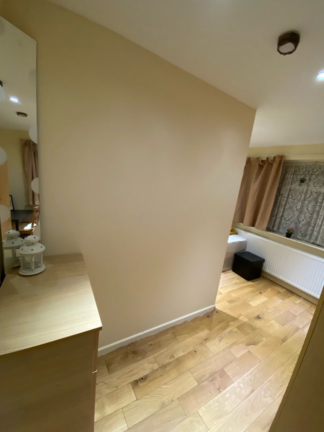 Amazing Single Room Close to Kilburn-Available Now Main Photo