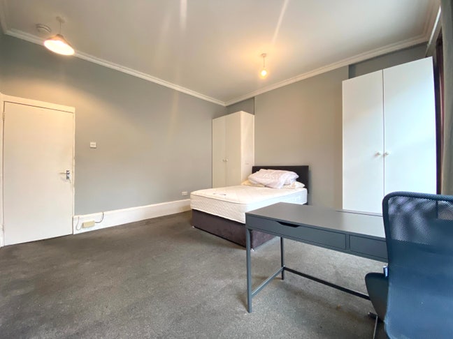 3 bed bayswater available now Main Photo