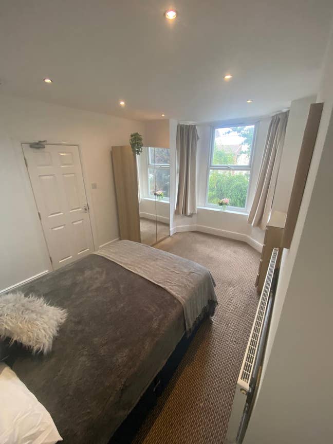 Affordable Ensuite Room Close to Local Amenities Main Photo
