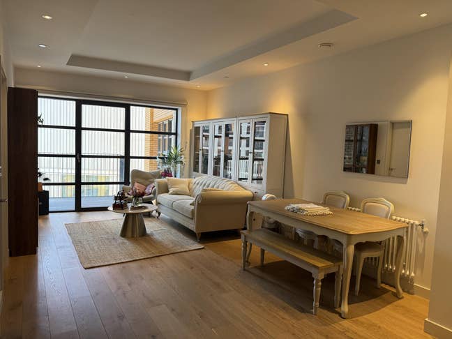 Modern One bed apartment in Canning Town Main Photo