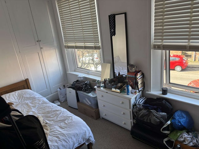 Room available in 5 bed house  Main Photo