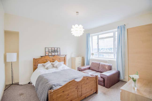White City, 2 DBL at the same flat NOW Main Photo