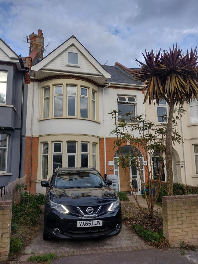 Small double £450 (inc all bills) available Oct 5 Main Photo