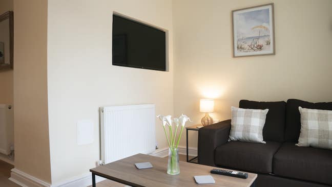 Double Ensuite Available in New Renovation Main Photo