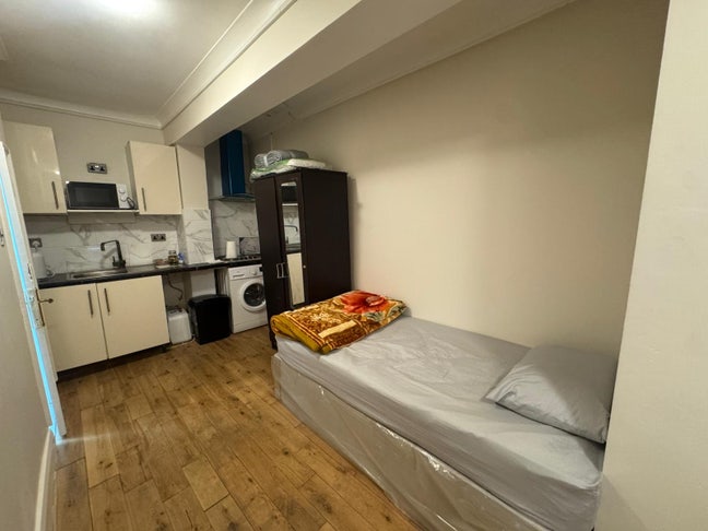 Studio to let in (NW10) Main Photo