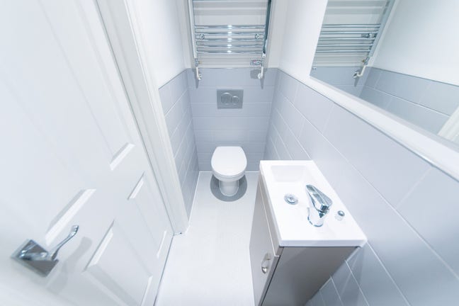 Beautiful home - Walking distance to Town Centre Main Photo