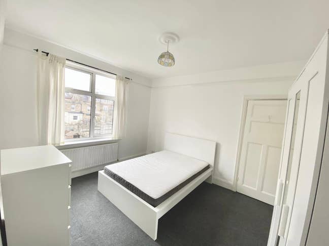 Double Room in the Heart of Wimbledon Main Photo