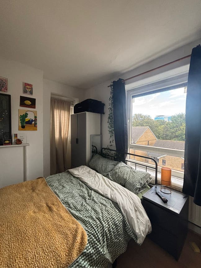Bright Double in 3 Bed w. private balcony Main Photo