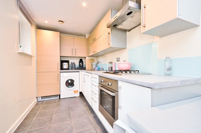 Modern 2 Bed 2 Bath Apartment Near Mile End E3 Main Photo