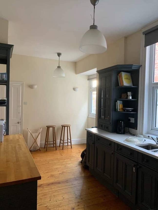 Room going in lovely Didsbury house ✨ Main Photo