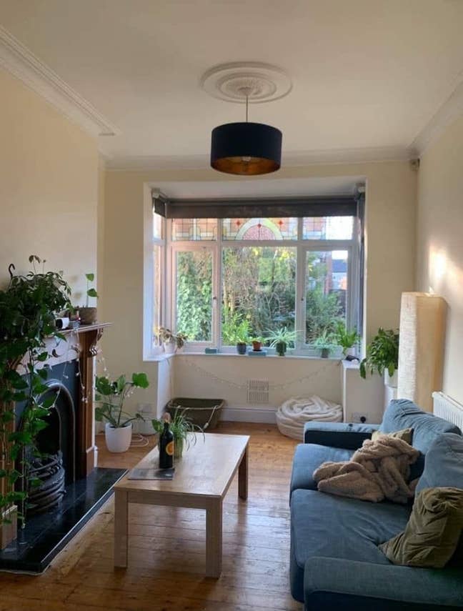 Room going in lovely Didsbury house ✨ Main Photo