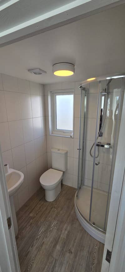 Large Double Room Available in Very Clean House  Main Photo