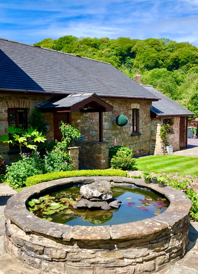 Small cottage  Main Photo